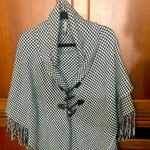 Women’s houndstooth wrap ~ shawl ~ OS